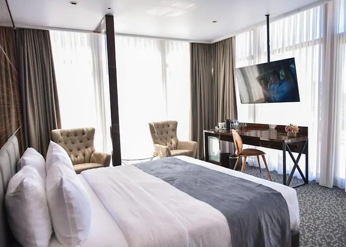 Hotel Monarch